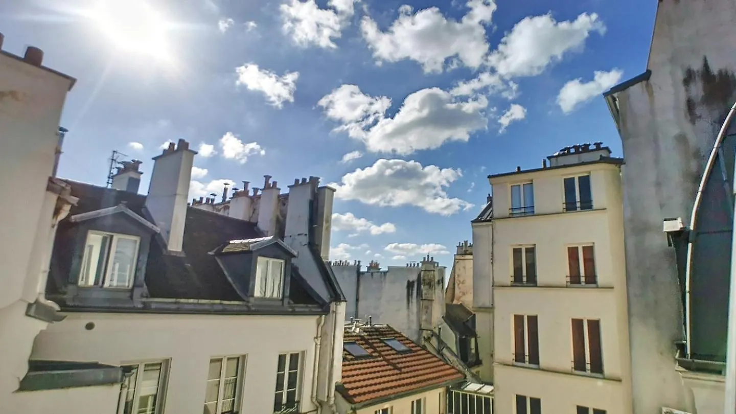 Chic A La Parisienne, Central Paris - Marais 0*,  France